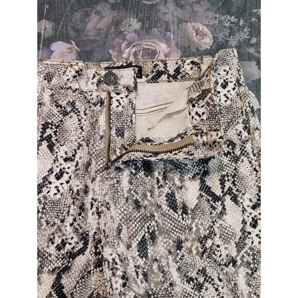 Kut From The Kloth Gidget High Rise Short Raw Hem Snake Skin Brown Womens Size 4 - Picture 9 of 10